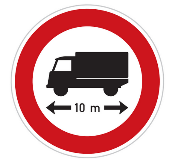 Zákaz vjezdu vozidel nebo souprav vozidel, jejichž délka přesahuje vyznačenou mez - B17